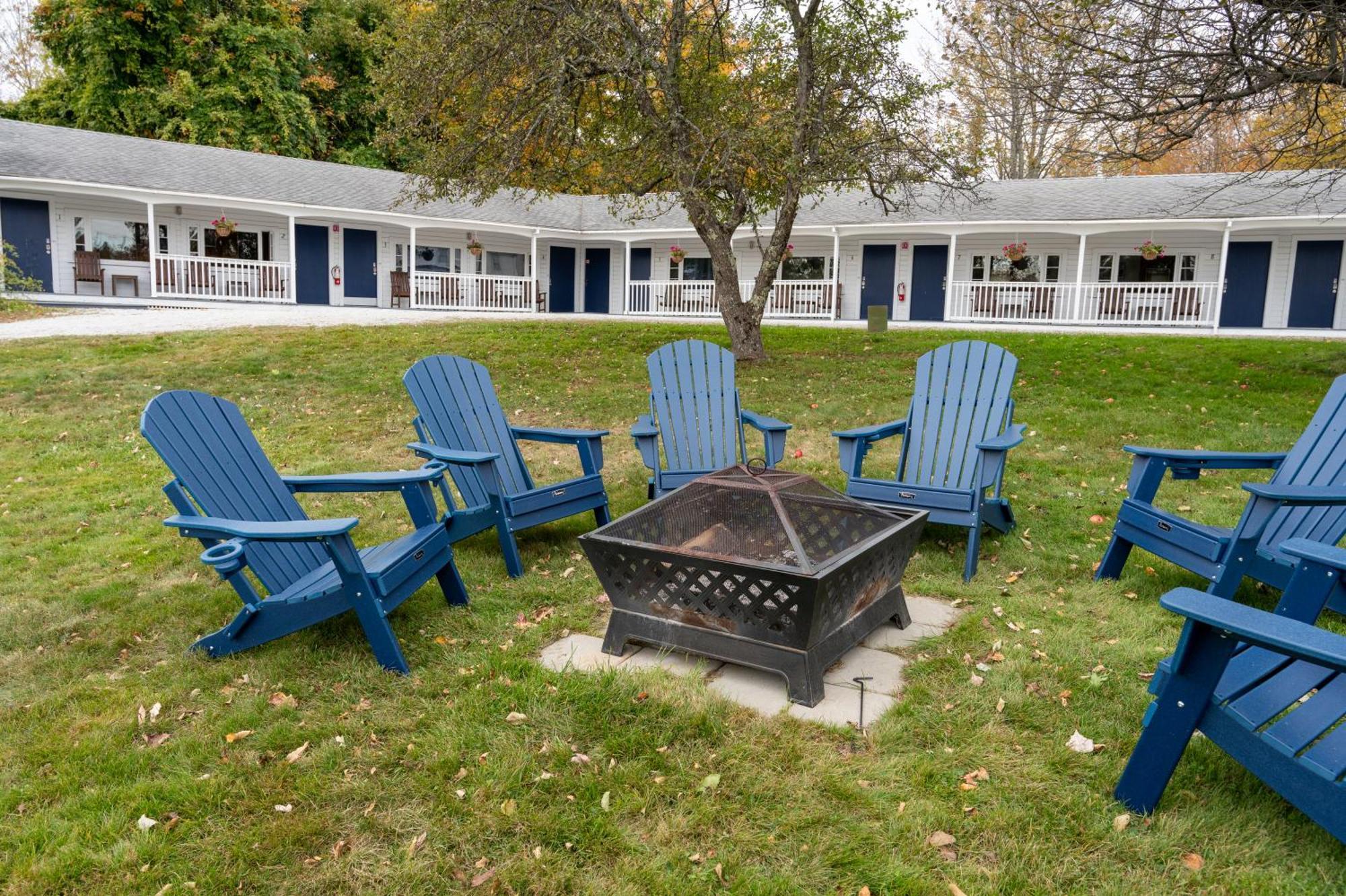 Yardarm Motel Searsport Exterior photo